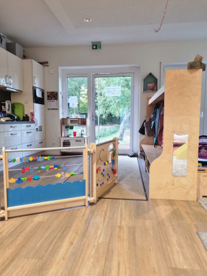 Garderobe und Küche
